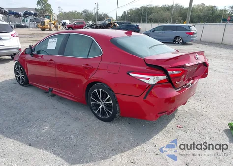 2020 Toyota Camry Se z USA, uszkodzony, nr VIN 4T1G11AK2LU360235